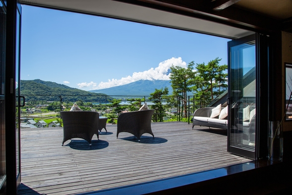 【正規料金】富士山と河口湖の大パノラマを満喫…自然に囲まれた貸別荘1棟貸切ステイ♪
